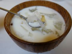 -志龙皇冠吃货椰子铺