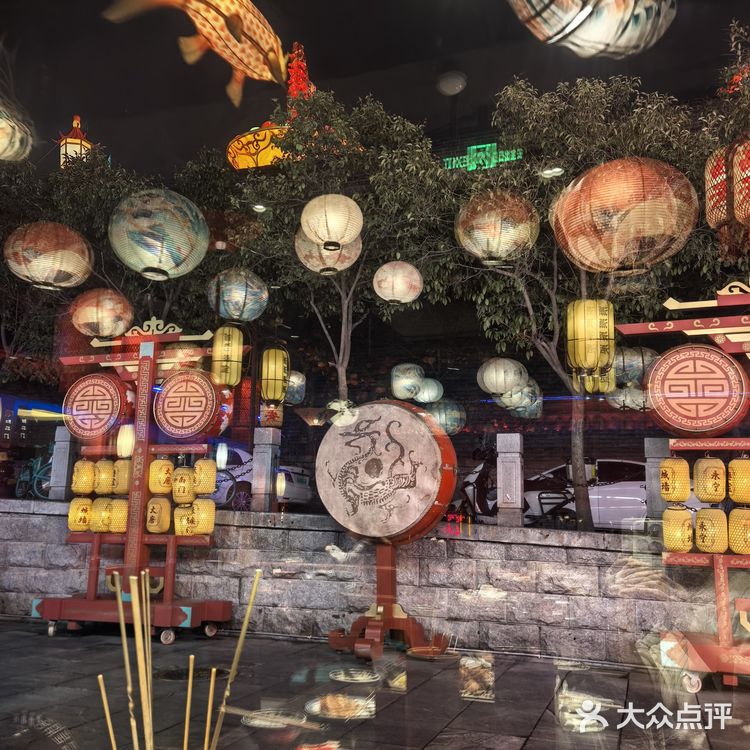 彩灯飘飘迎佳节