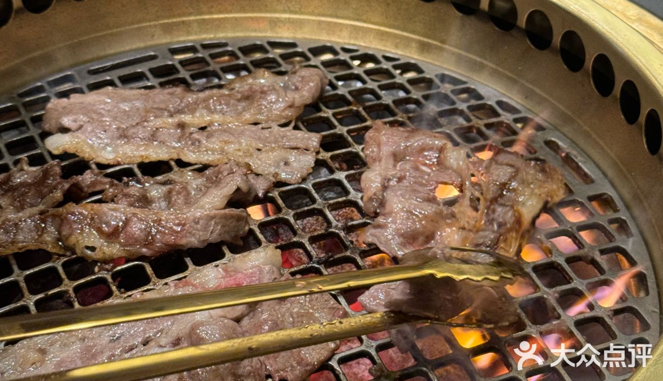 烤肉新店打卡🙋🏻‍♂️营养均衡的一顿晚餐很开心呀🙋🏻‍♂️