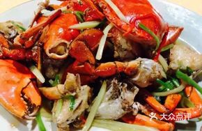 Stir-Fried Crab with Ginger and Scallion