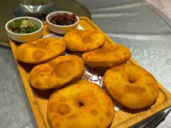 宫廷油饼夹菜-唐猫庭院·千年陕菜(大唐不夜城店)