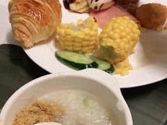 -上海滴水湖皇冠假日酒店