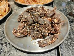 -何妹湿辣牛肉·粤式烧烤砂煲(桂雅路店)