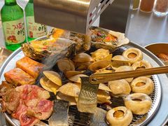 -围炉肉舍•炭烤活鳗•丹东海鲜烤肉(步行街店)