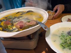 -帅巴人舅母子腊蹄民俗村