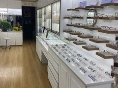 -翰佐蔡司小乐圆·依视路星趣控·暴龙眼镜折扣店