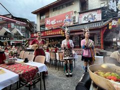 -刘姐啤酒鱼民族演艺餐厅(西街总店)