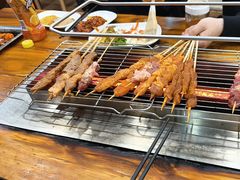 -哈尔滨小酒馆·鲜肉现穿自助烧烤(康新花园店)
