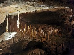 -波斯托伊纳溶洞