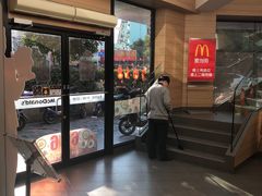 面包甜点陈列柜-麦当劳(乳山路店)
