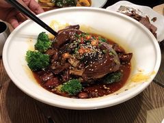 泼辣霸王肘-楊公子民间菜
