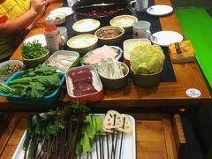 -两三事小郡肝串串香火锅(桂庙店)