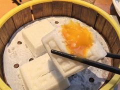 手作咸蛋黄流心糕-新发现(宝山龙湖店)