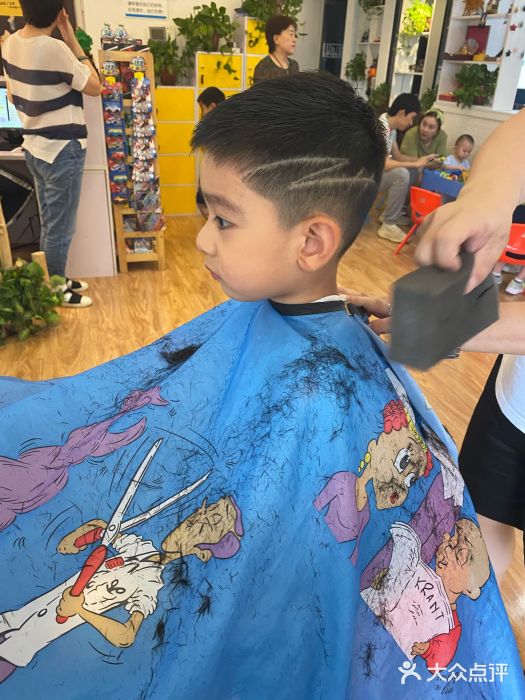 小咖儿童理发图片