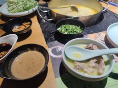 -洪氏嗨捞·广东猪肚鸡·椰子鸡火锅(西咸万象城店)