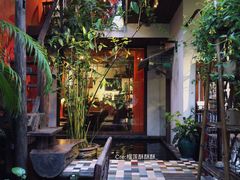 -Cuc Gach Quan Restaurant
