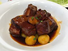 小土豆红烧肉-聚友居酒楼