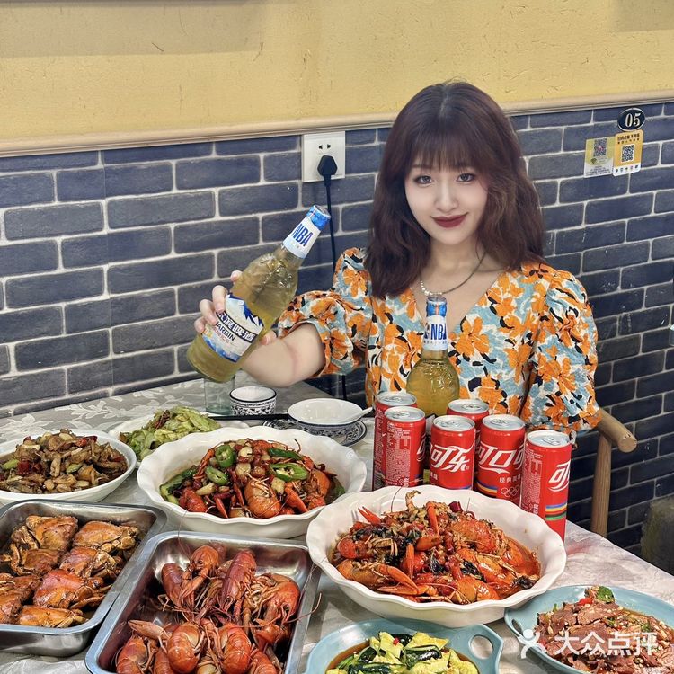 确实是广州前三的小龙虾！！肉比手掌还大个