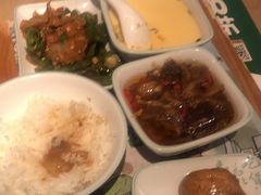 -老乡鸡(上海白玉兰广场店)