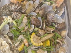 -鑫渔港海鲜本地菜·山海关浑锅(东戴河店)