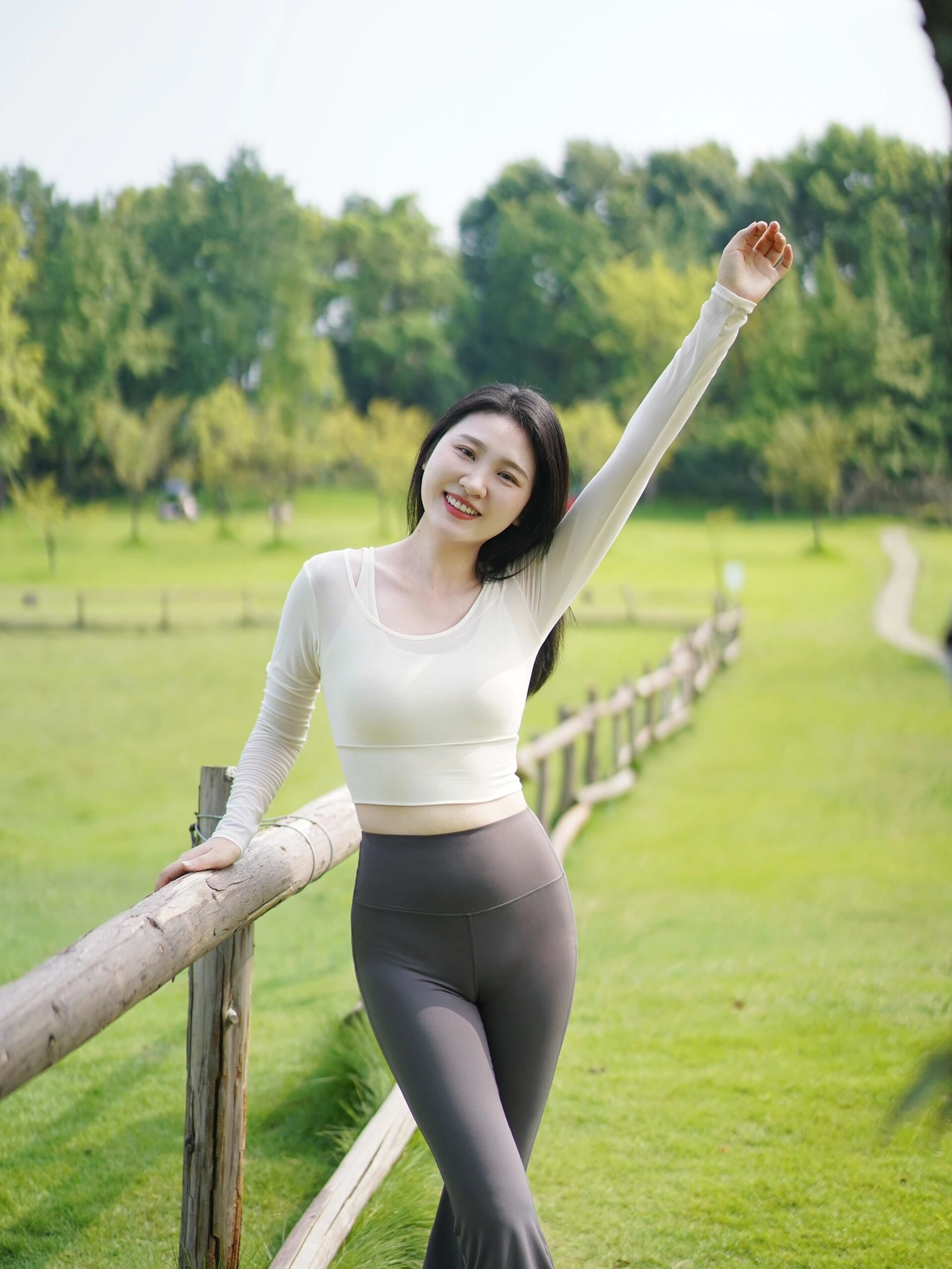 公园瑜伽享自然