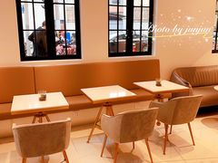 -Fridi Patisserie Cafe