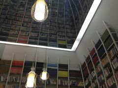 -钟书阁(松江泰晤士小镇店)