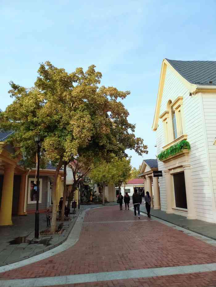 burberry(赛特奥莱店)-"马泉营赛特奥莱离停车场最近一家店,停车场.