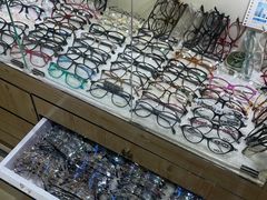 -三叶眼镜城批发市场(上海火车站店)