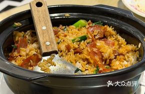 Cured Meat and Goose Intestine Claypot Rice