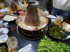 -果松木炭酸菜铜火锅·外婆参鸡汤