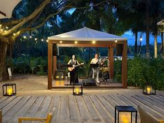 -三亚艾迪逊酒店·海滩烧烤 BARBACOA·现场乐队·浪漫晚餐·烧烤海鲜