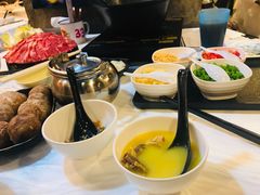 -鲜入围煮花胶鸡海鲜火锅