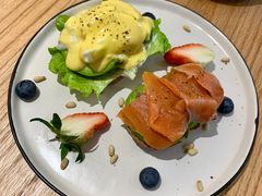 烟熏三文鱼牛油果班尼迪克-COTTON CAFE(德信·中外公寓店)