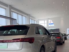 -上海冠松华奥奥迪4S店(张江店)