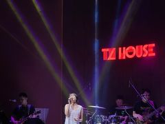 -TZ House音乐现场(来福士中心店)