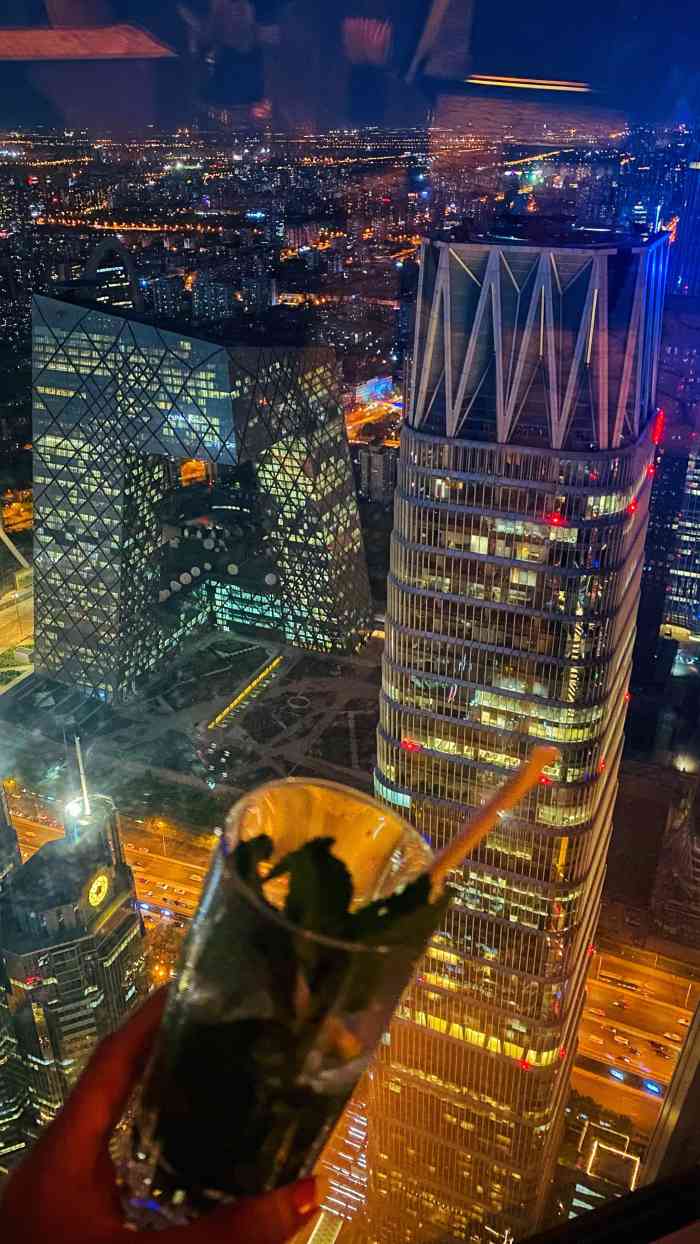 酒廊the lounge(国贸大酒店餐厅)-"[薄荷]环境:在国贸80层,从一层入口