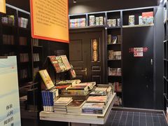 -钟书阁(松江泰晤士小镇店)