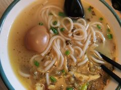 酸菜肉丝米粉-老娘舅餐厅(黄龙体育中心店)