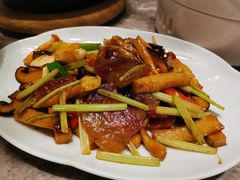 腊肉炒三菇-四道菜·福建菜馆(新街口金鹰店)