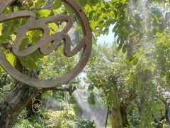 -Chom Cafe and Restaurant