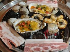 -围炉肉舍•炭烤活鳗•丹东海鲜烤肉(步行街店)