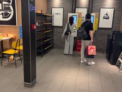 -麦当劳(上海虹桥站30B检票口楼上)