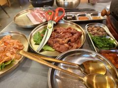 -围炉肉舍•炭烤活鳗•丹东海鲜烤肉(步行街店)