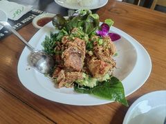 -Chom Cafe and Restaurant