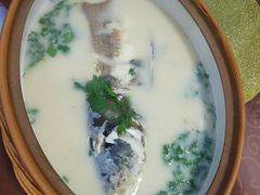 天目湖鱼头汤-天目湖刘老四农庄