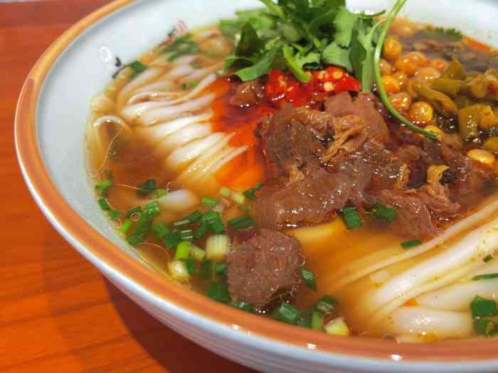 原生煨码粉(江汉大学店)-"经过的时候就发现排队在～ 味道不错,算.