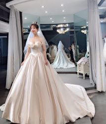 -艾米丽婚纱礼服