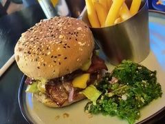 四重芝士牛肉汉堡-bluefrog蓝蛙(皇庭广场店)