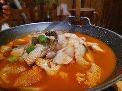 思茅酸汤鱼片-老滇山寨•云南特色菜•地方菜•民族风情歌舞表演(金碧店)